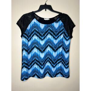 Women’s size 1X Carol Rose Blue Black White Chevron Lace Detail Blouse Dressy